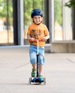 3 wheeled scooters  (2-5 years) 3 wheeled scooters  (2-5 years)