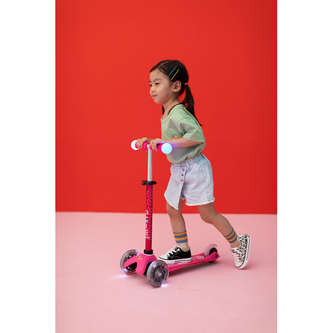 Mini Micro Deluxe Scooter Magic LED