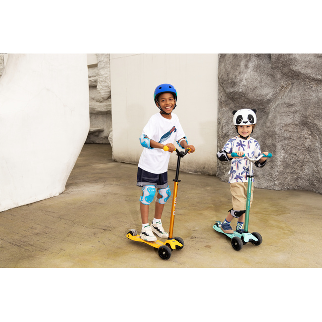 Maxi Micro Deluxe Pro LED Scooter